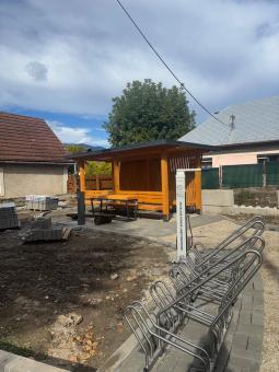 Nová cyklozastávka pod Sučianskou skalou: oddychová zóna pre turistov a cyklistov